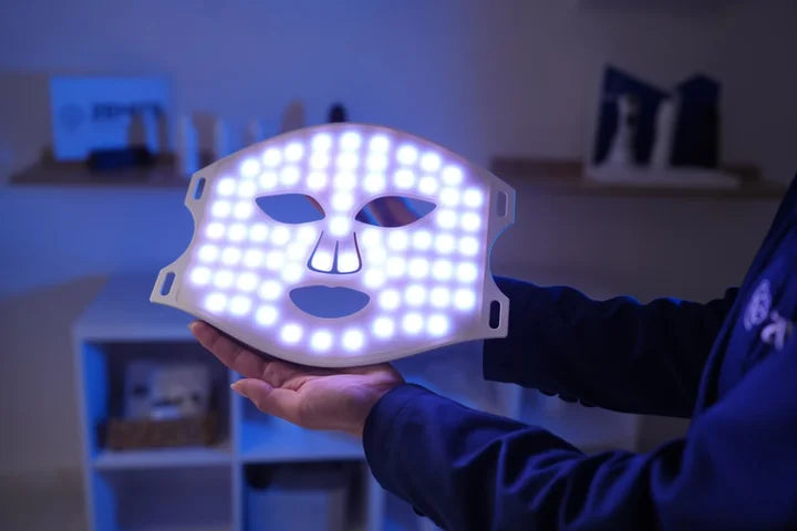 MaiSkin LED mask operating in the near-infrared and red program